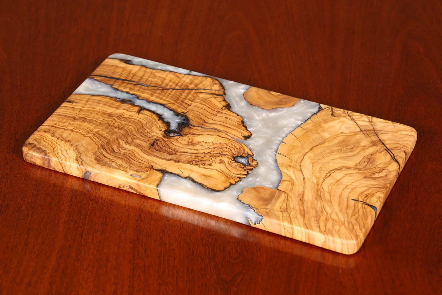 Edles Handgefertigtes Epoxidharz Schneidebrett Olivenbaum Servierbrett Epoxy Holzbrett