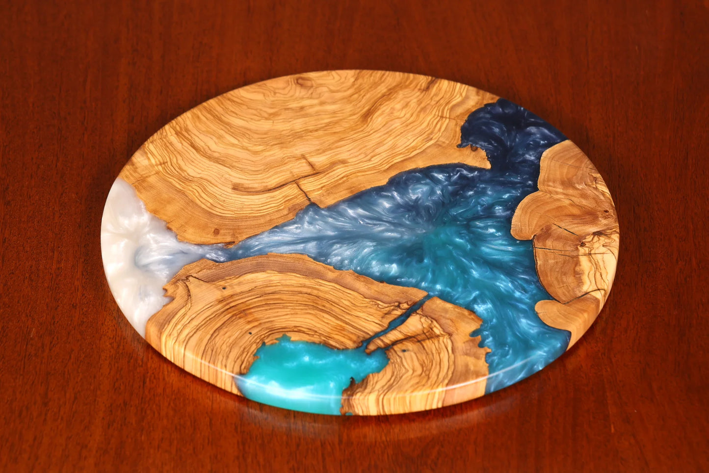 Stilvolle Handgefertigtes Epoxidharz Schneidebrett Olivenbaum Servierbrett Epoxy Holzbrett