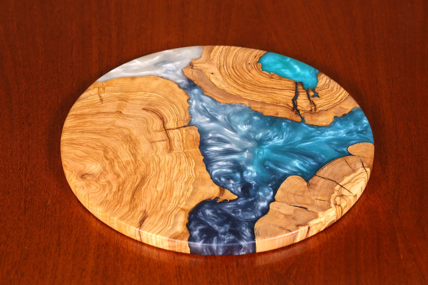 Stilvolle Handgefertigtes Epoxidharz Schneidebrett Olivenbaum Servierbrett Epoxy Holzbrett