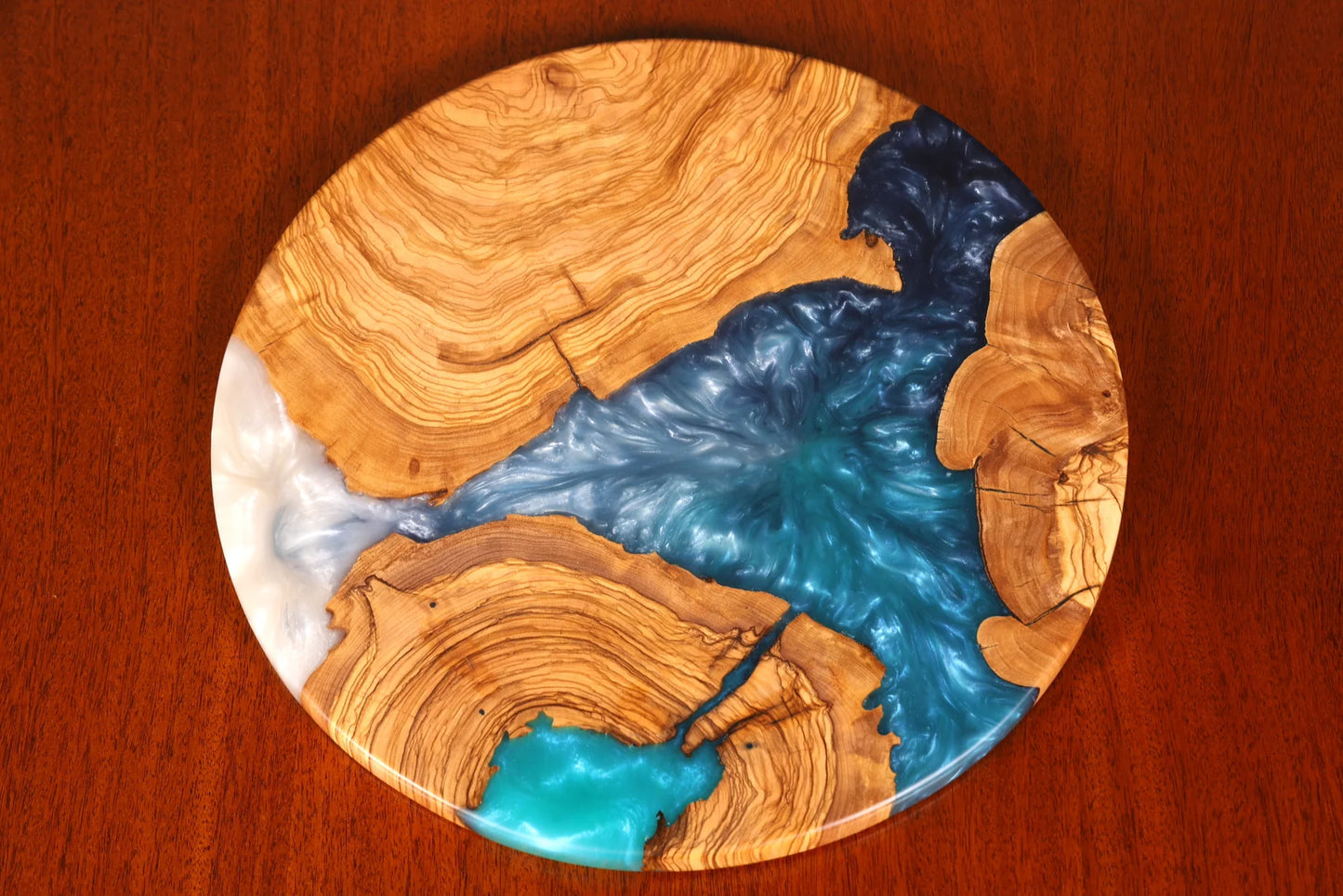 Stilvolle Handgefertigtes Epoxidharz Schneidebrett Olivenbaum Servierbrett Epoxy Holzbrett