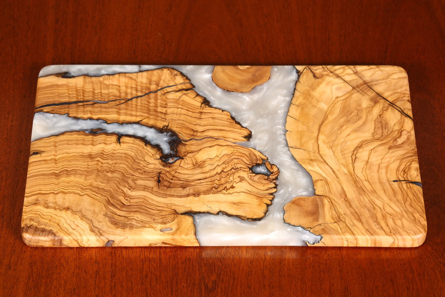 Edles Handgefertigtes Epoxidharz Schneidebrett Olivenbaum Servierbrett Epoxy Holzbrett