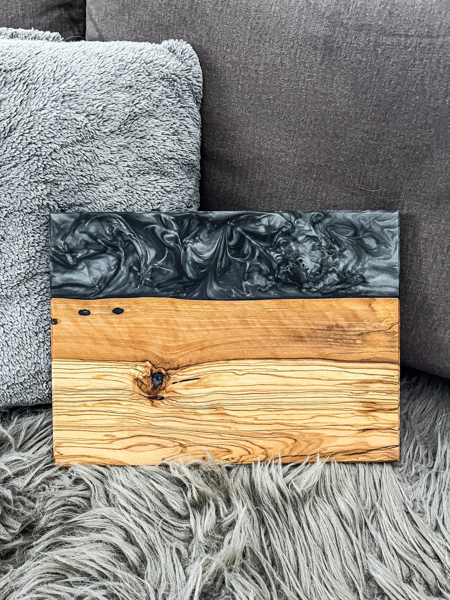 Schneidebrett Servierbrett Olivenholz und Epoxidharz Olive Epoxy